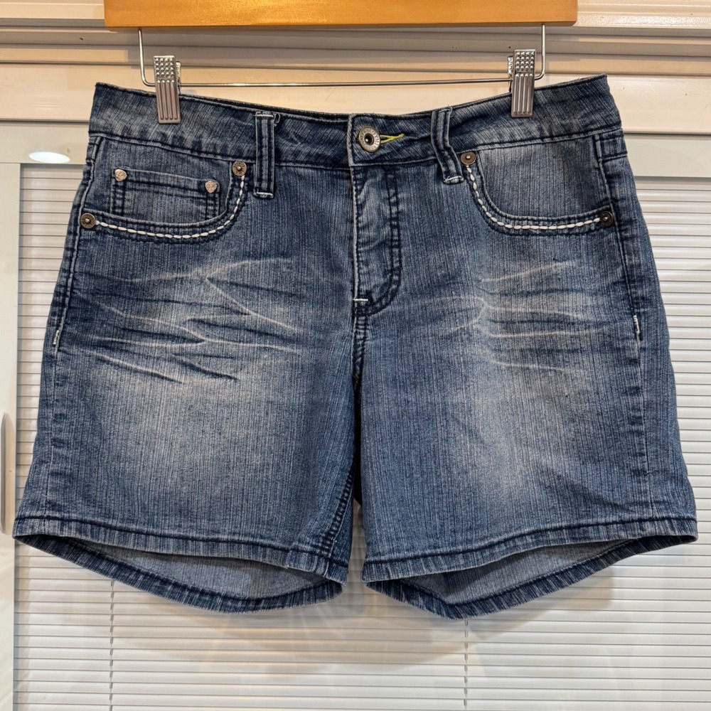 Y2K Royalty YMI Womens Medium Wash Denim Shorts Size 6 Stretch Contrast‎ Stitch